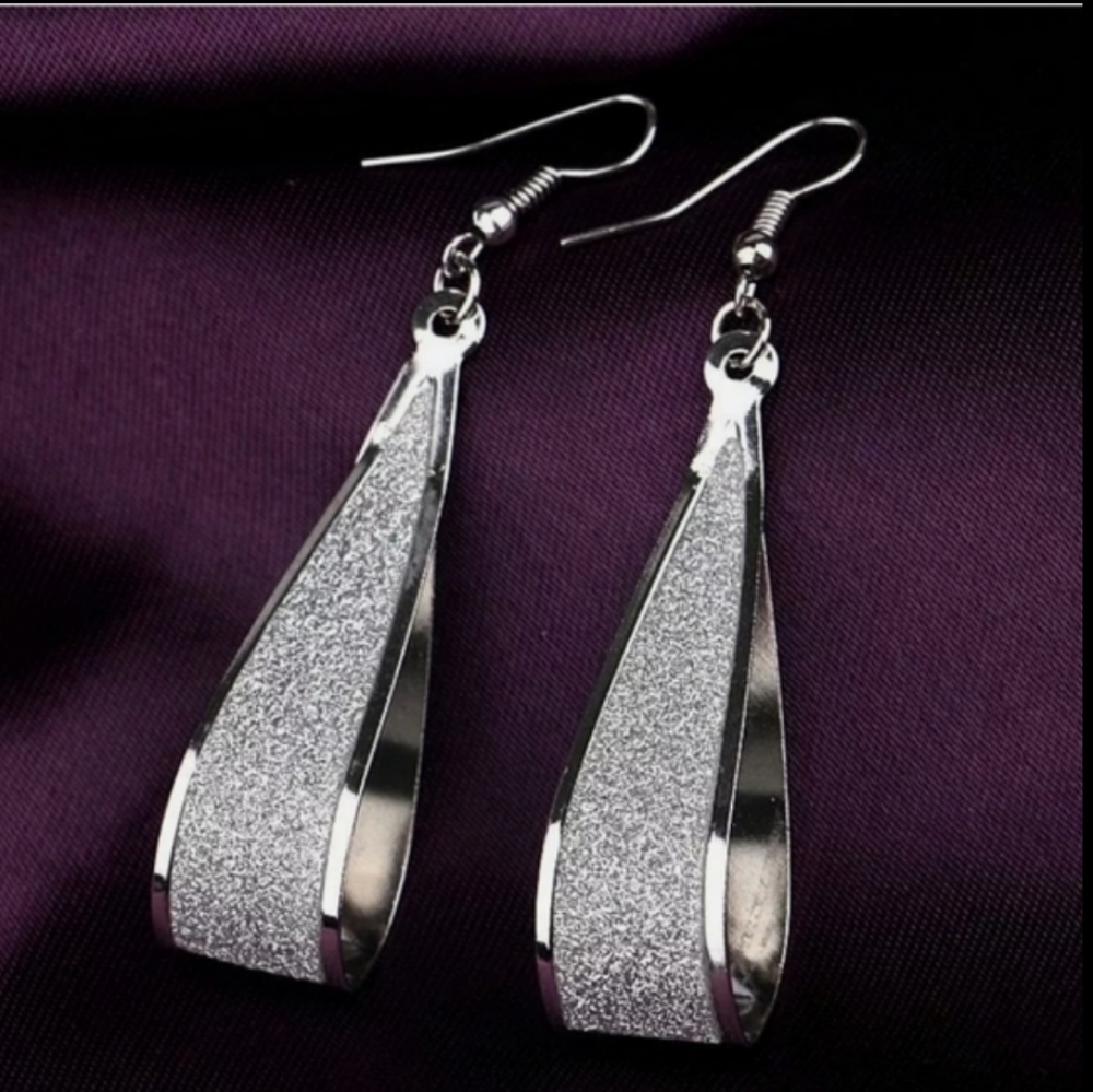 Silver Ribbon Loop Earring - Picture 2 of 4